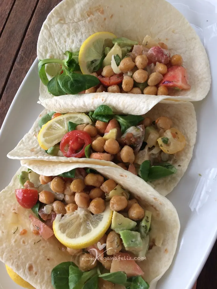 Tacos veganos con ciruelas