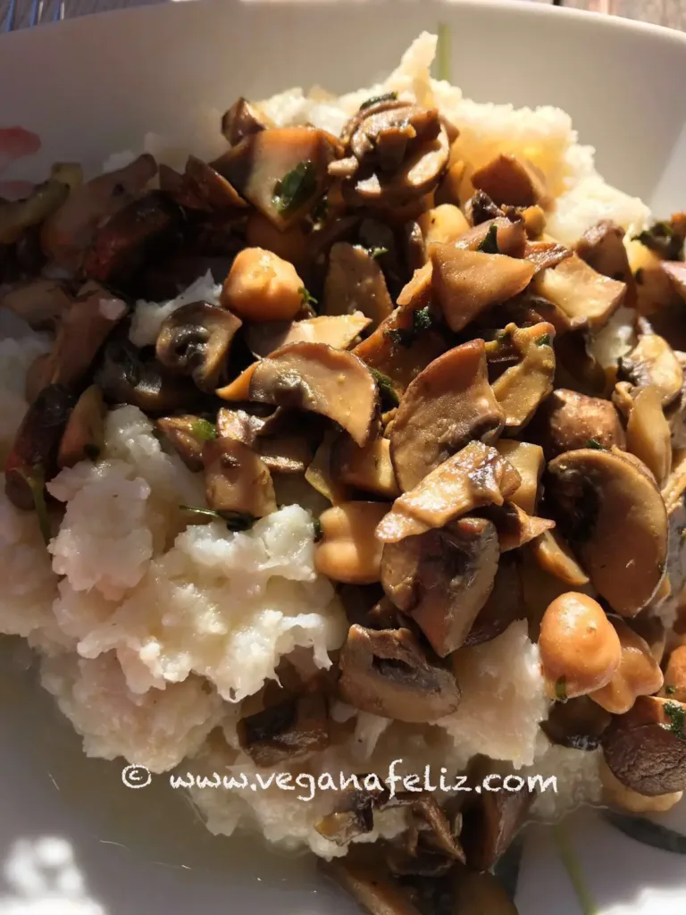 Puré de coliflor con salteado de setas